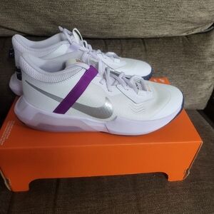 Brand new nike air zoom crossover size 7Y. New in box with out top
